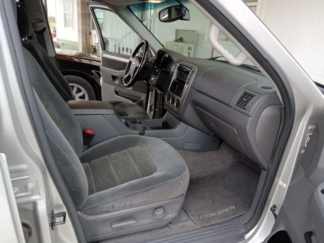 2003 EXPLORER XLT 4X4 (29).jpg